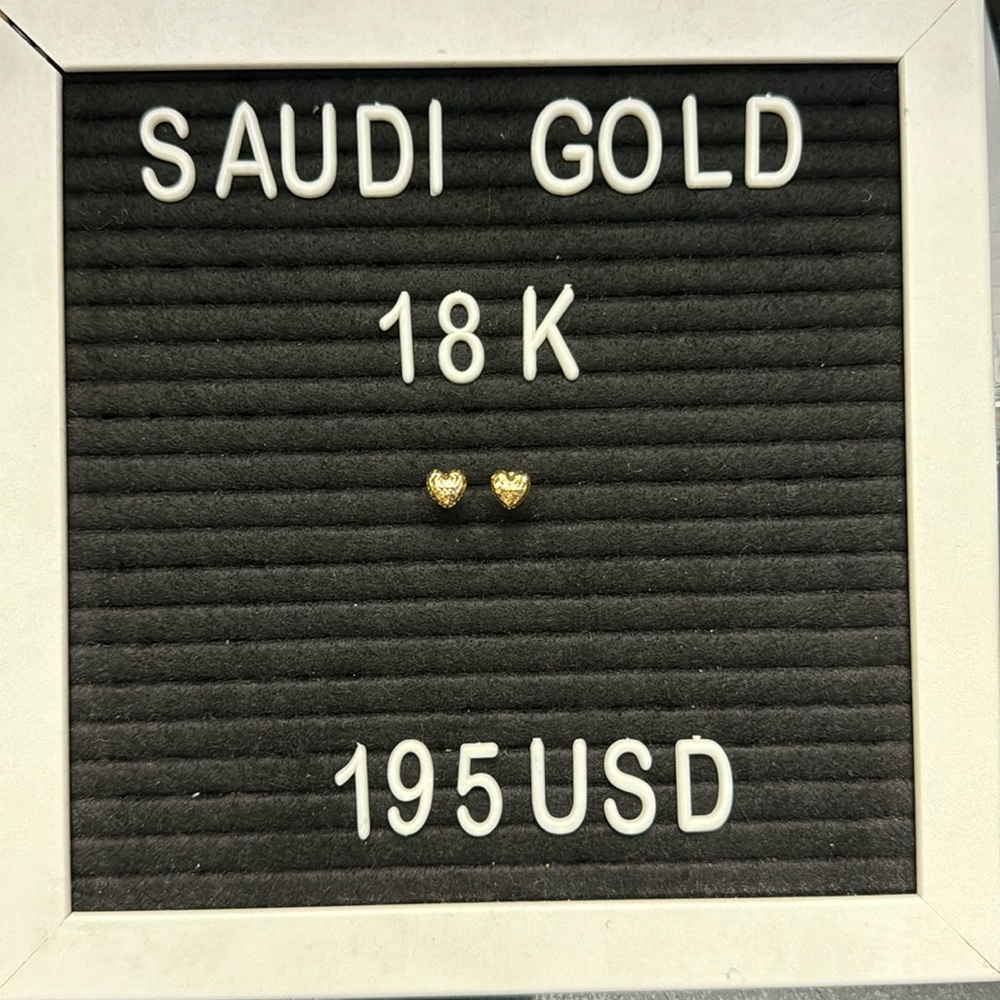18K SAUDI GOLD HEART SHAPED EARRINGS ❤️